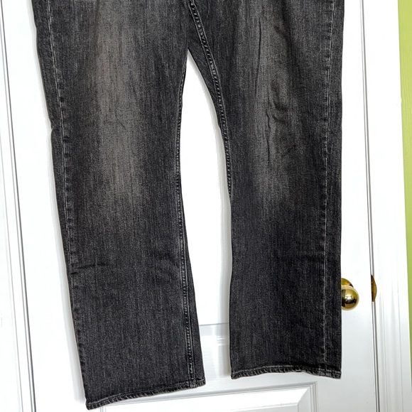 Old Navy Slim Fit Men’s Jeans - Picture 4 of 11